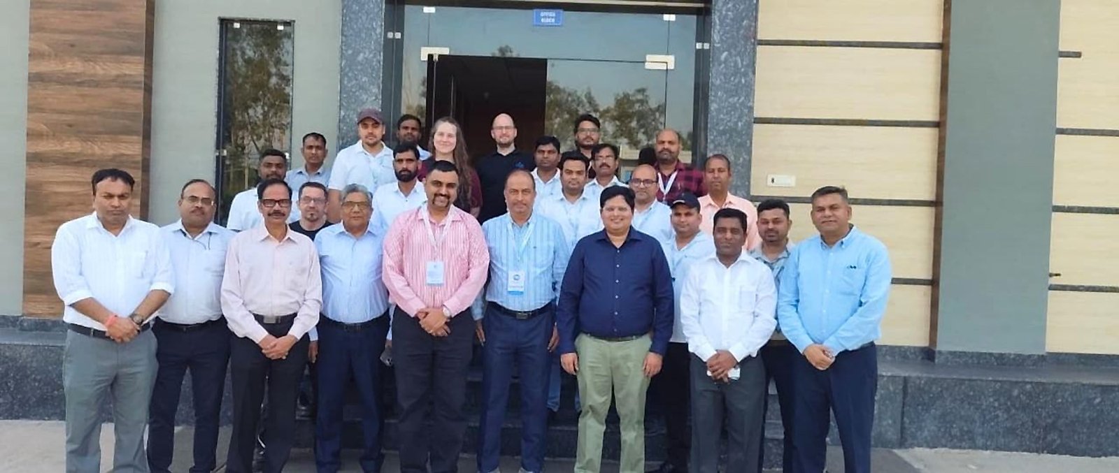 Reliance leadership delegation at the Astute facility
